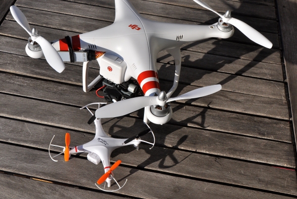 Chargeur d'origine pour Parrot AR.Drone 2.0 - Chargeurs - Drones-Parts